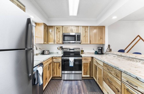 Table Rock Condo | Luxury Pet-Friendly Condo at Pointe Royale w/water view and West Elm furniture!