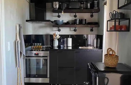 Tabua Cottage | THE L Lodge Elegant Country Cottage With Garden