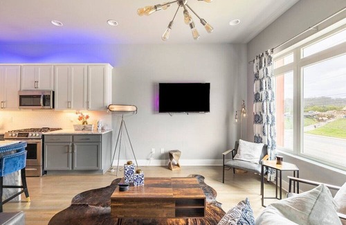 Haynes Area House | Skyline Views w/ Private Heated Rooftop Patio
