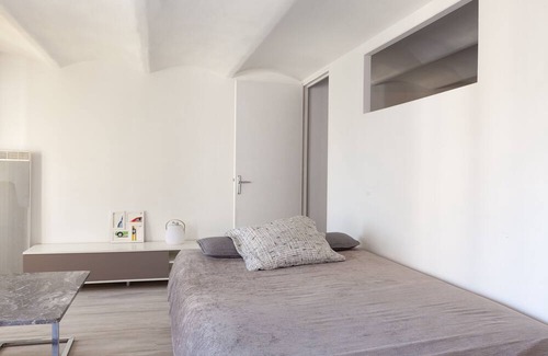 Baille Apartment | Apartment 'Au Berceau' with Wi-Fi