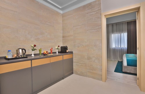 Al Faisaliyah Hotel | Hujra Hotel Tahlia Jeddah