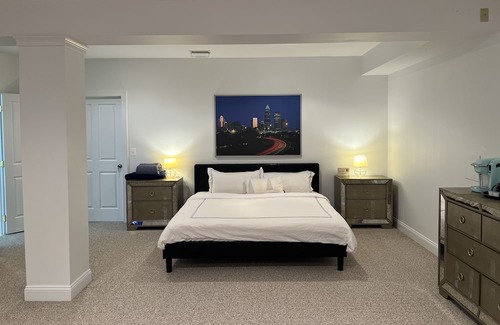 Idylwood House | Cozy 1B1B Suite Safe Community
