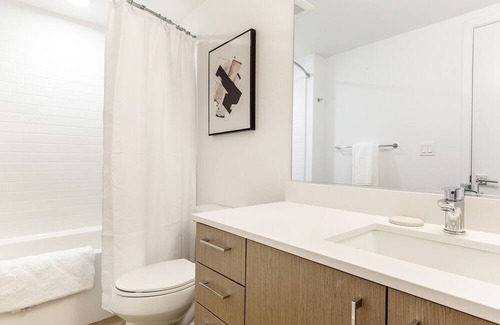 Downtown Apartment | Modern Apartment in Prime Location (ID7724X75)