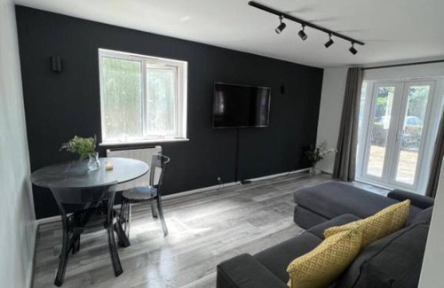Enfield Lock Apartment | Modern luxury two-bedroom apartment
