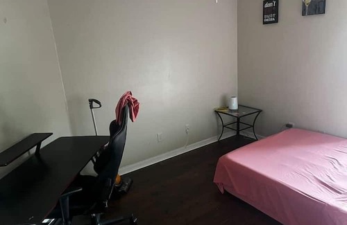 Sunshine Apartment | 4 Bedroom 838438 by Houzlet