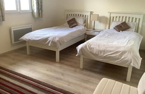 Gondeville Apartment | Gîte Pour 4 Personnes au Milieu du Vignoble Charentais