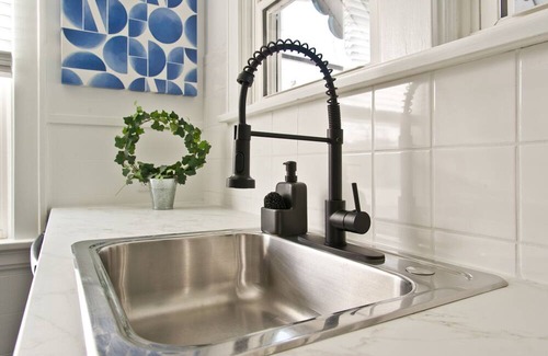 Oakley Apartment | Fresh and Fun Atlantic #2 Sleeps 4