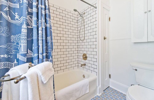 Oakley Apartment | Fresh and Fun Atlantic #2 Sleeps 4