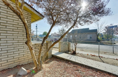 Downtown Apartment | Centrally Located Apt ~ Half-mi to Ucsf Fresno!