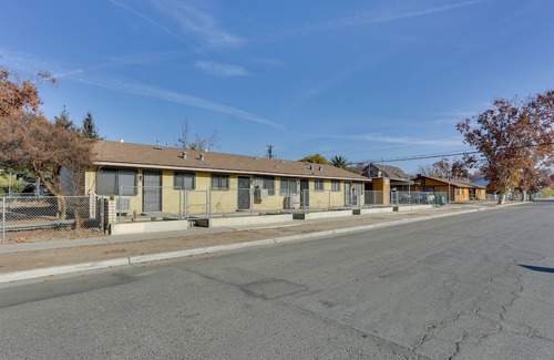 Downtown Apartment | Centrally Located Apt ~ Half-mi to Ucsf Fresno!