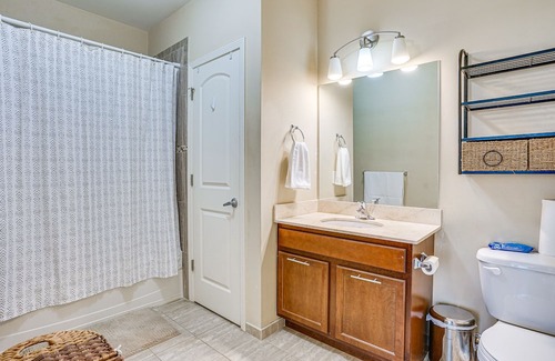 Linden Condo | Lovely Linden Apartment - Walk to Train Station!