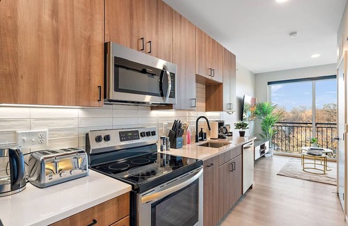 St. Anthony West Apartment | Coze 1 BR with GYM & Free Parking by Target Center