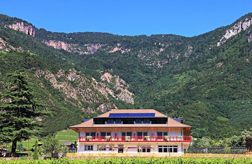 Terlano Apartment | Apartment 'Residence Egger Apt C' with Mountain View, Wi-Fi and Air Conditioning
