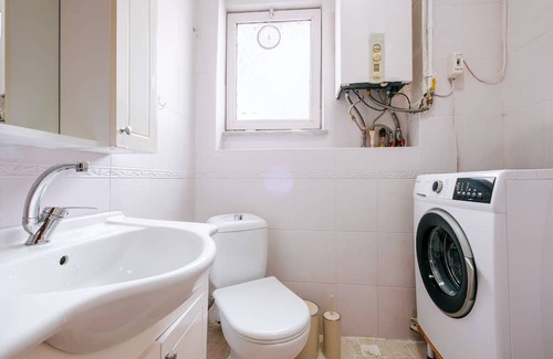 Maltepe Apartment | Flat w Balcony 4 min to Maltepe Coast