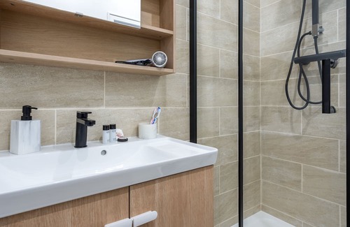 Laigneville Apartment | La Perle de Laigneville - Immédiat Gare, Proche Parc Astérix, Wifi & Netflix