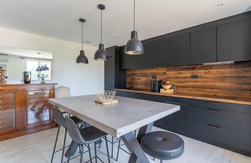 Eyguieres Apartment | Apartment 'Le Sky - Les Alpilles' with Private Terrace, Wi-Fi and Air Conditioning