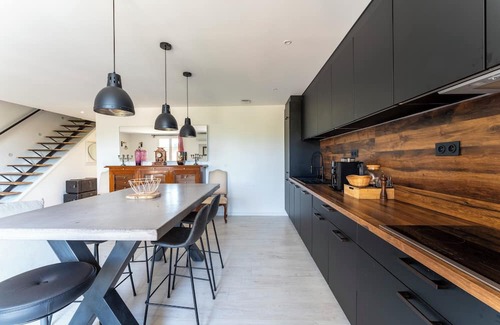 Eyguieres Apartment | Apartment 'Le Sky - Les Alpilles' with Private Terrace, Wi-Fi and Air Conditioning
