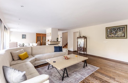 Arnavutkoy Apartment | Flat with Garden 10 min to Bebek Shore