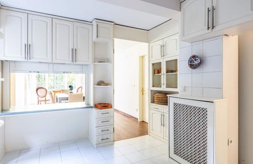 Arnavutkoy Apartment | Flat with Garden 10 min to Bebek Shore