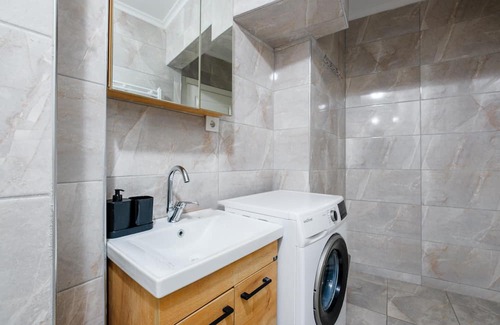 Osmangazi Apartment | Urban Flat with Balcony in Bursa