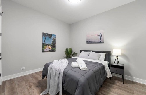 Lower West Side Apartment | Cozy Chicago Haven w/High Speed Internet & Balcony