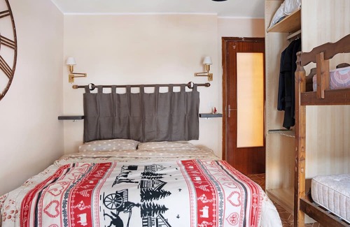 Tetti Mecci Apartment | Apartment "Il Cerbiatto - Guest House" with Mountain View, Private Terrace & Wi-Fi