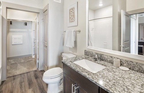 Denton Apartment | Modern Apartment in Prime Location (ID9427X28)