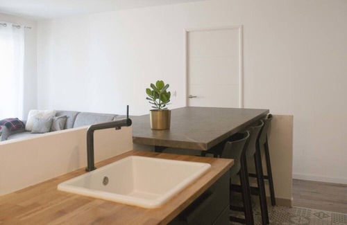 Les Puces de Saint-Ouen Apartment | Charming 85m² With Terrace Near Paris