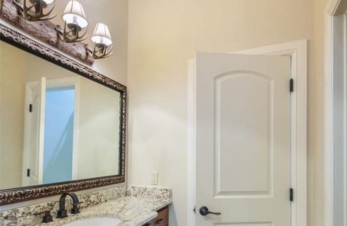 Grapevine House | Historic Grapevine 3-bedroom house 4 minutes walk from Historic main street.