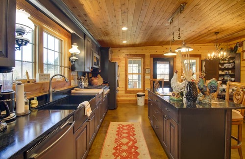 Roseland Villa | Expansive ‘Possum Trot Lodge’ on 10+ Acres!
