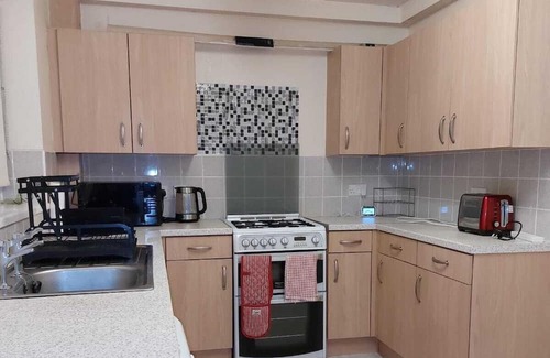Chapeltown House | Remarkable 3-Bed House in Leeds