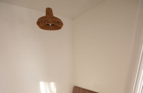 Luton Apartment | 1 Bedroom - Lilliputian Snowflake Suite