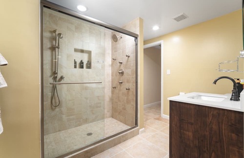 Newington Apartment | Comfy&Spacious 1BD Springfield VA Basement Suite with Kitchenette