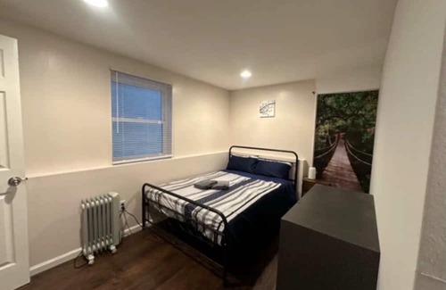 McGinley Square House | V4 please contact host before booking This is private room, not entire place