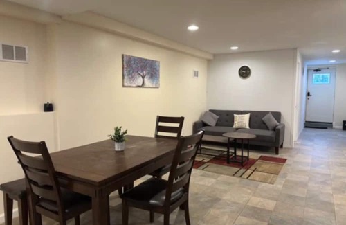 McGinley Square House | V4 please contact host before booking This is private room, not entire place