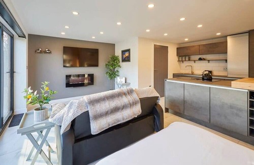 Holmbridge Apartment | Host & Stay | Pâl Lodge