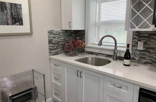 Warren Apartment | Secluded Luxury Escape 30 Minutes From Portland