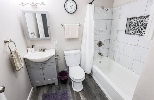 Indianapolis House | Cozy Stay Near Uni of Indy, 10 min to Downtown