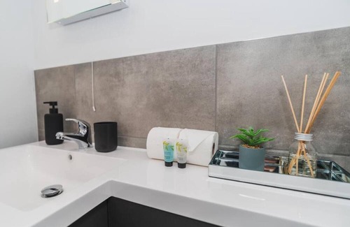 Wakefield Apartment | The Thornhill Deluxe Apartments
