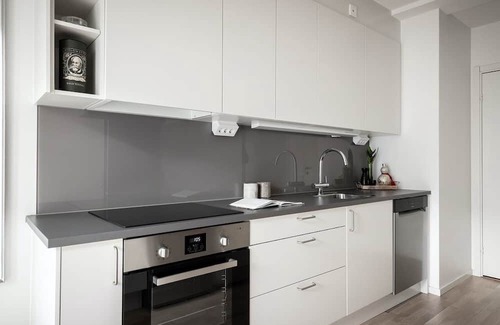 Solna Apartment | Mysigt Lägenheten Nära Stan