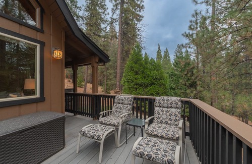 Glencoe Cabin | Country Club Chalet- Free Lake Access, EV Charger
