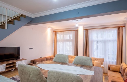 Kusadasi City Centre Villa | Duplex Villa w Sea View Terrace in Kusadasi
