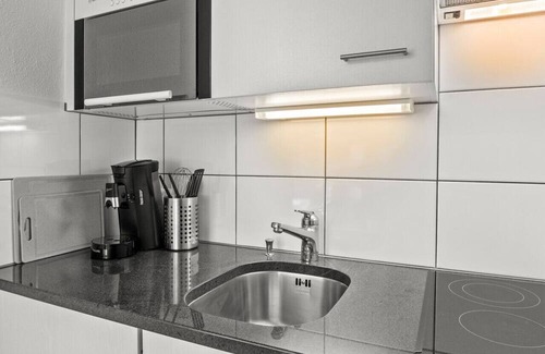 Winterthur Apartment | City Center Twin Bed Workplace Washer