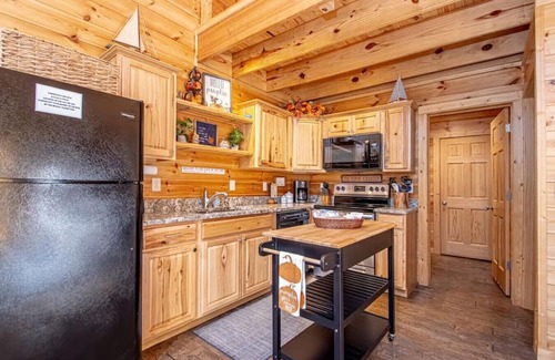 Newnata Cabin | Gorgeous Lakefront Cabin - Full Amenities