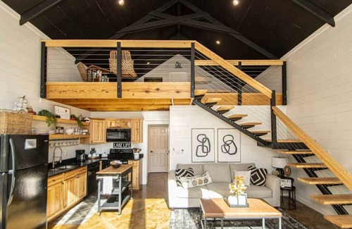 Newnata Cabin | Beautiful Lakefront Cabin