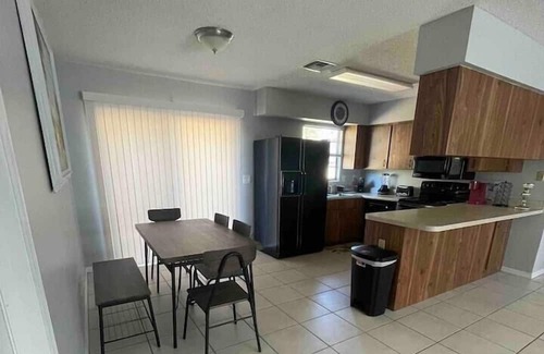 Florida Ridge Apartment | 2 Bedroom 747132 by Houzlet