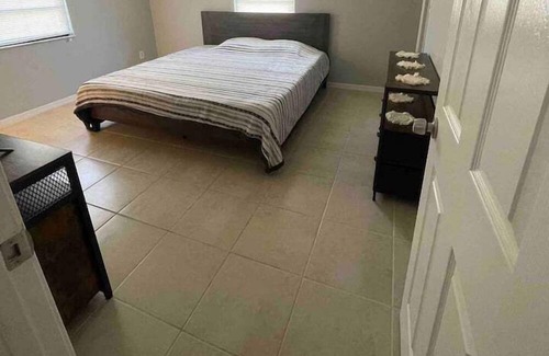 Florida Ridge Apartment | 2 Bedroom 751867 by Houzlet