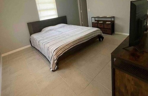 Florida Ridge Apartment | 2 Bedroom 740390 by Houzlet