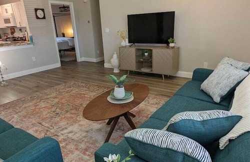 Sunshine Apartment | 3 Bedroom 791010 by Houzlet