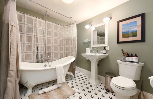 Central Northside House | Off-Street Parking, King Bed, Amazing War Streets!